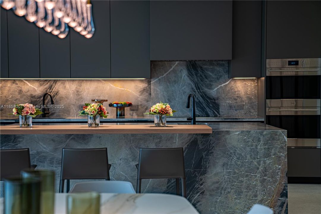 For Sale: $9,690,000 (6 beds, 6 baths, 6997 Square Feet)