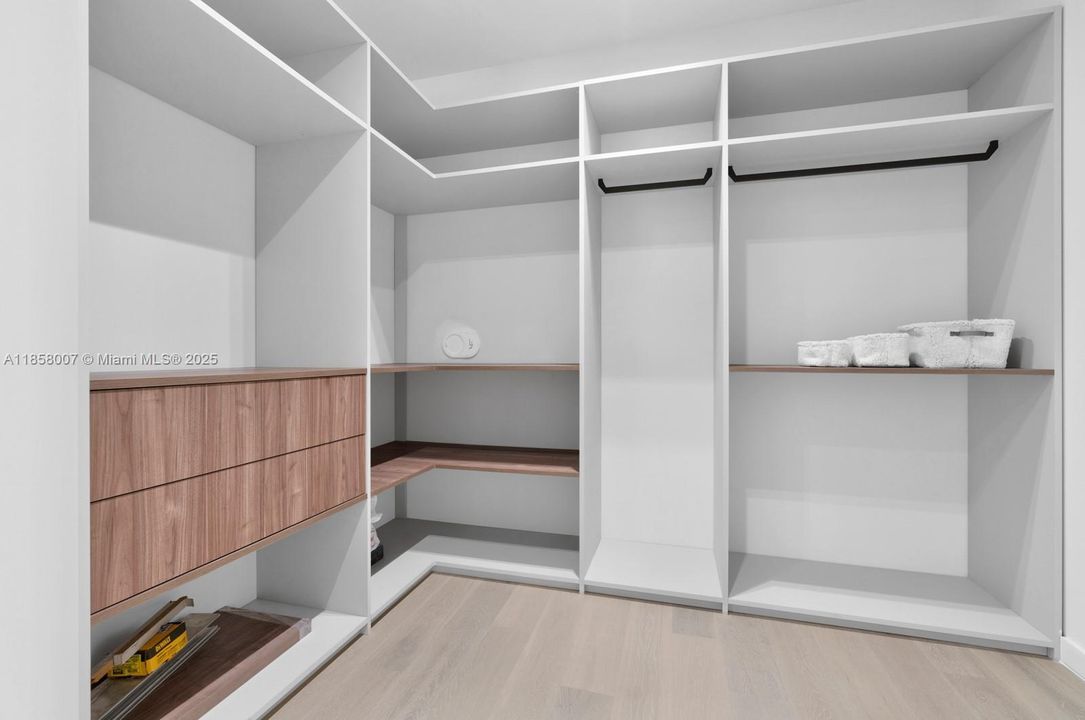 For Sale: $9,690,000 (6 beds, 6 baths, 6997 Square Feet)