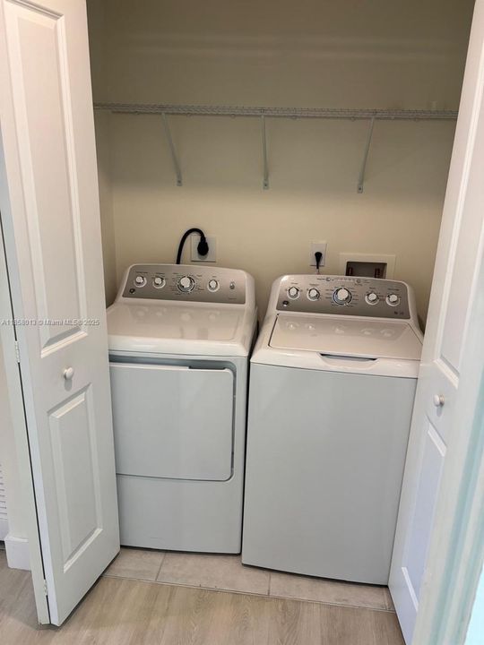 Под контрактом: $4,600 (3 спален, 2 ванн, 2070 Квадратных фут)