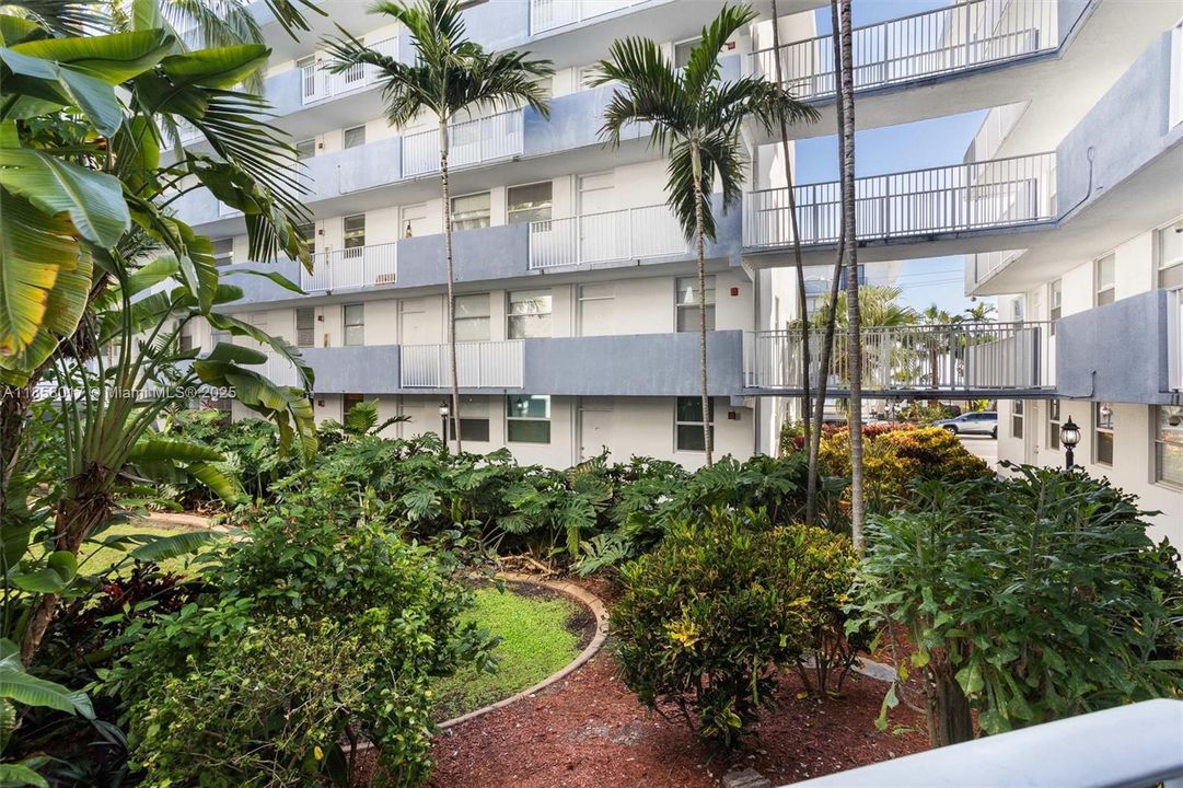 For Sale: $249,000 (2 beds, 2 baths, 900 Square Feet)