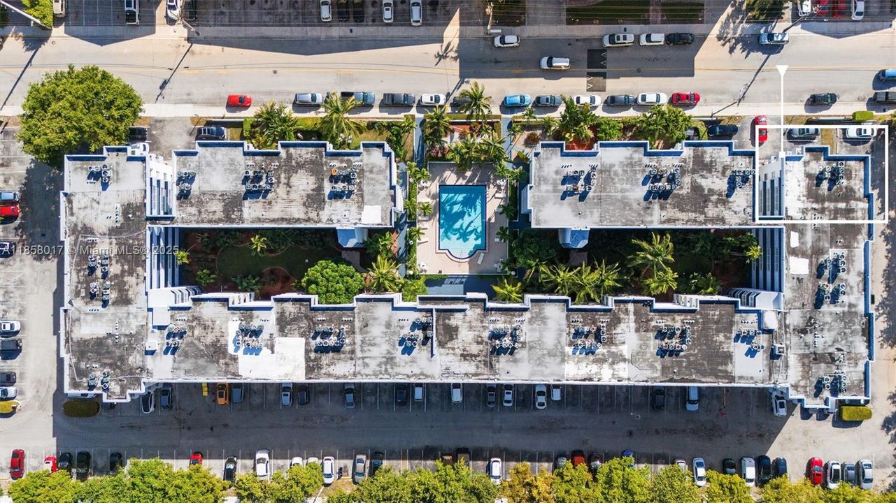 For Sale: $249,000 (2 beds, 2 baths, 900 Square Feet)