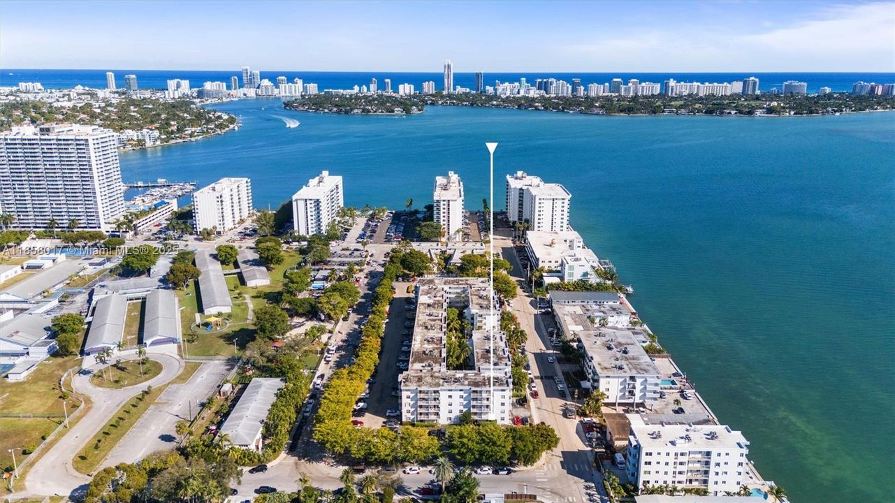 For Sale: $249,000 (2 beds, 2 baths, 900 Square Feet)