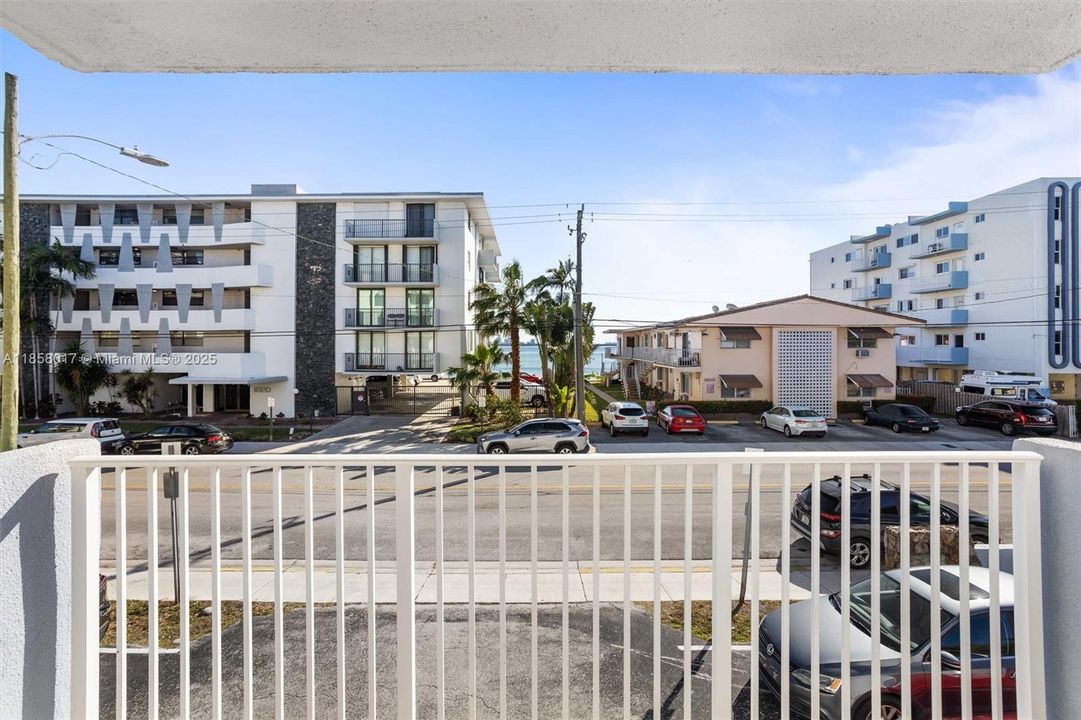 For Sale: $249,000 (2 beds, 2 baths, 900 Square Feet)