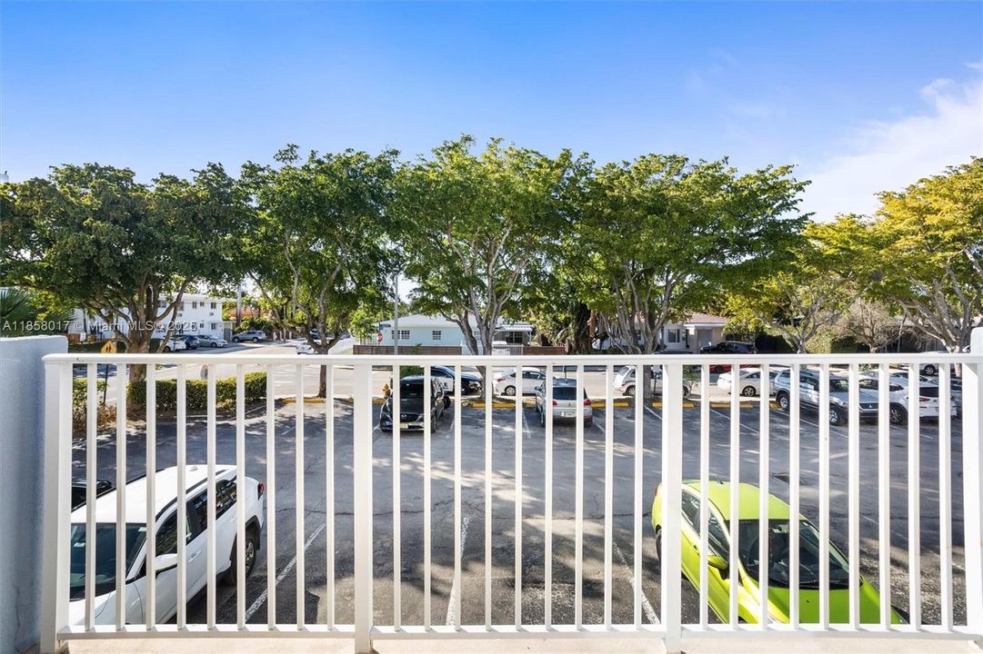 For Sale: $249,000 (2 beds, 2 baths, 900 Square Feet)