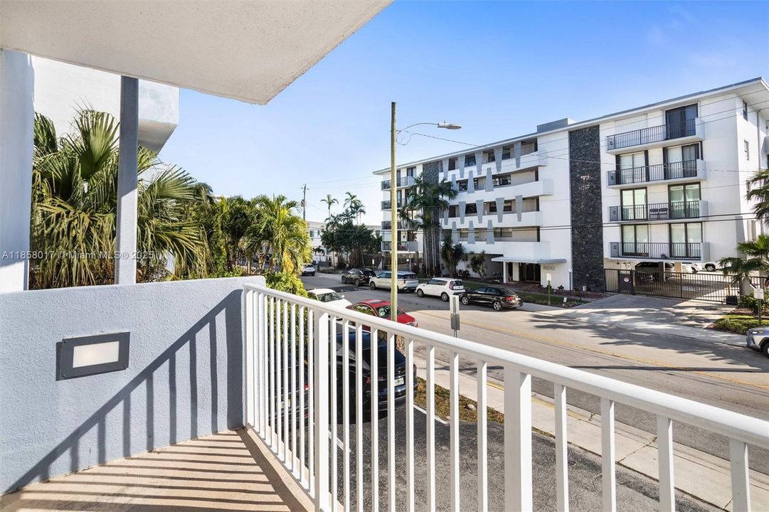 For Sale: $249,000 (2 beds, 2 baths, 900 Square Feet)