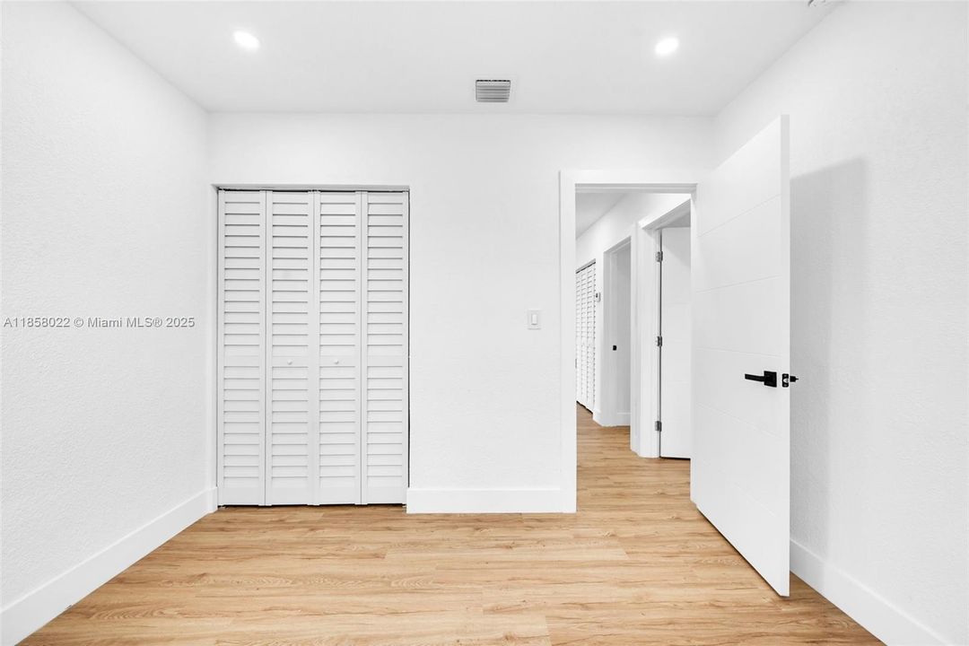 Недавно продано: $515,000 (3 спален, 2 ванн, 888 Квадратных фут)