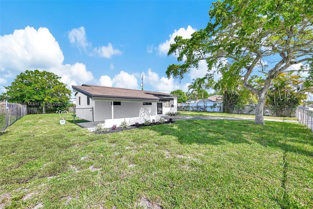 Недавно продано: $515,000 (3 спален, 2 ванн, 888 Квадратных фут)