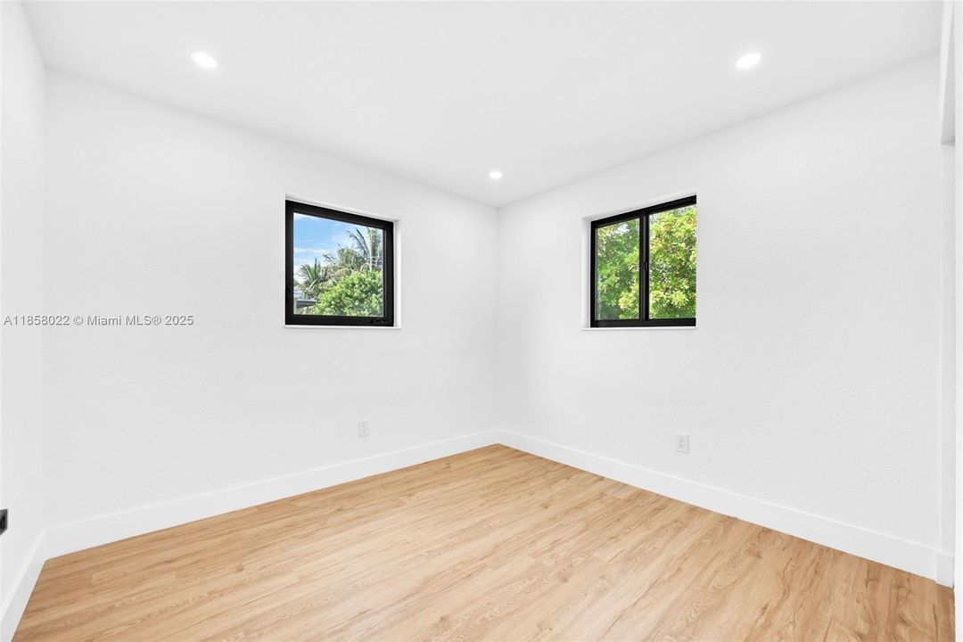 Недавно продано: $515,000 (3 спален, 2 ванн, 888 Квадратных фут)