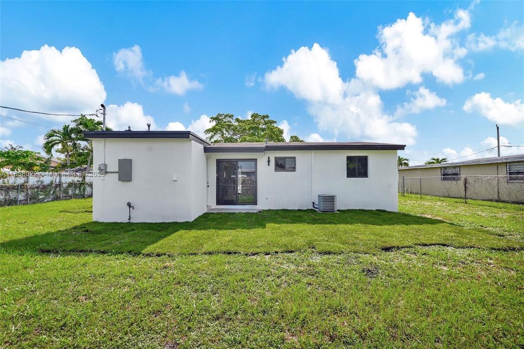 Недавно продано: $515,000 (3 спален, 2 ванн, 888 Квадратных фут)