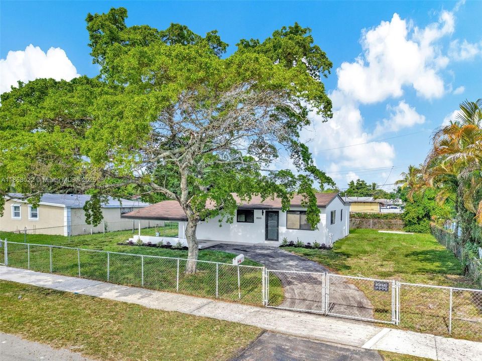 Недавно продано: $515,000 (3 спален, 2 ванн, 888 Квадратных фут)