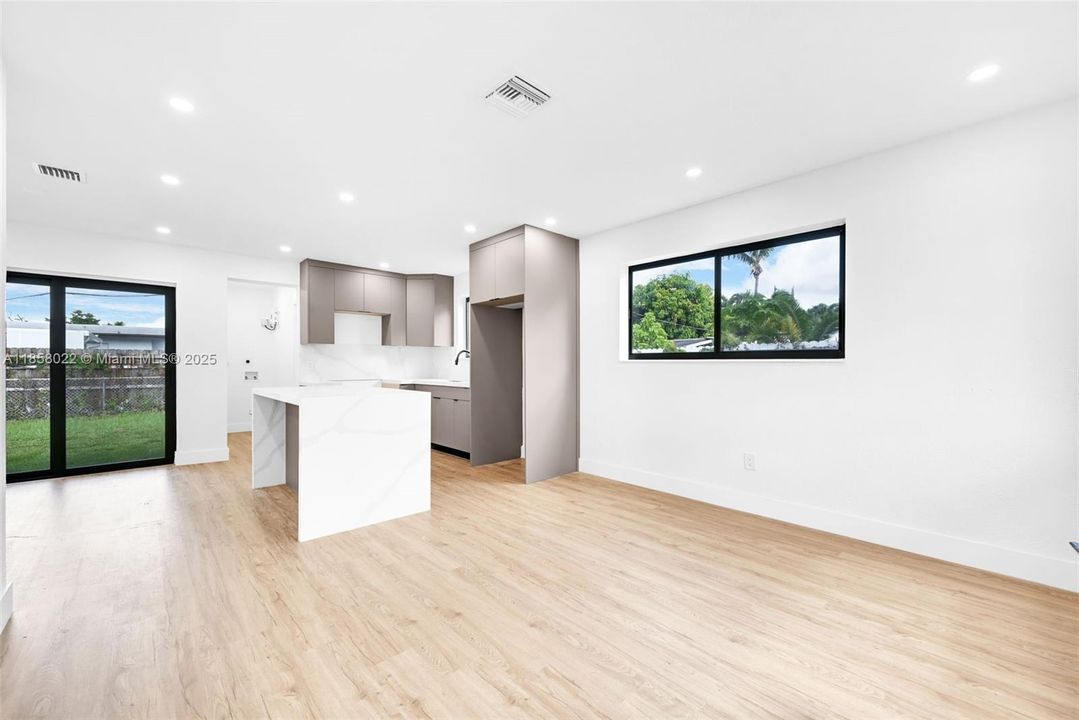 Недавно продано: $515,000 (3 спален, 2 ванн, 888 Квадратных фут)