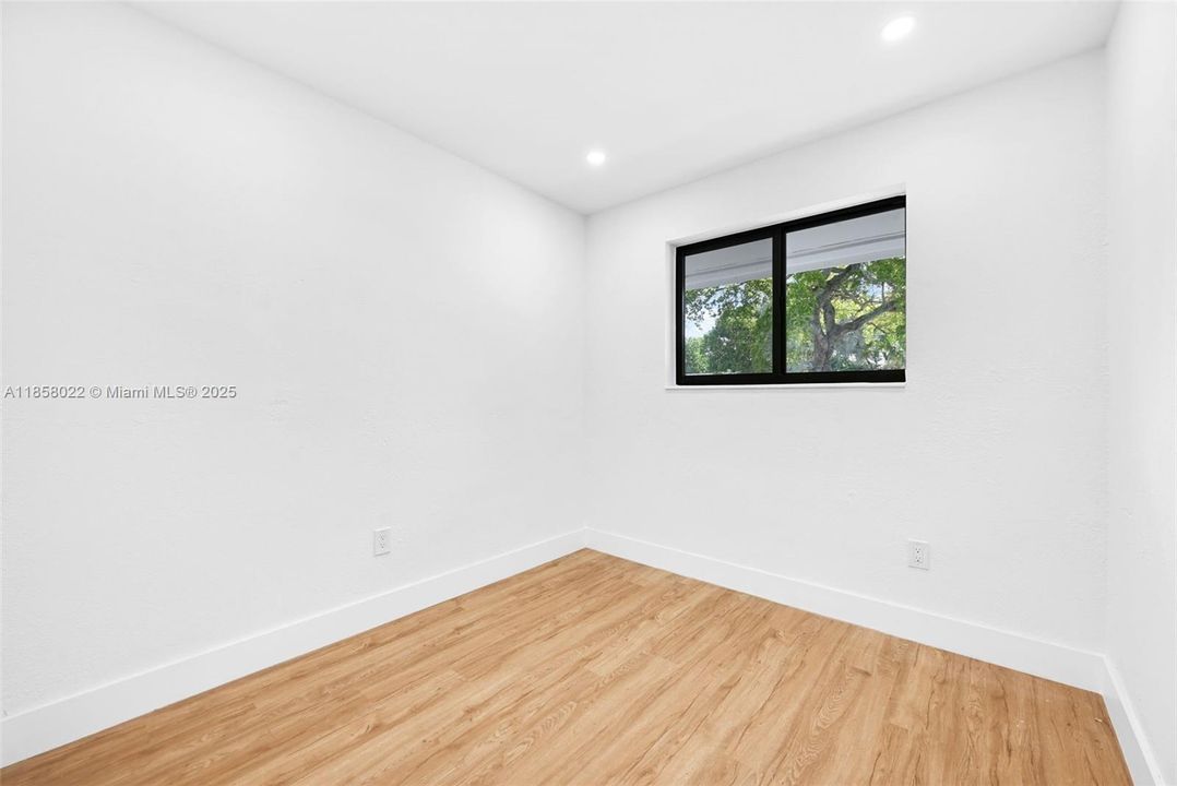 Недавно продано: $515,000 (3 спален, 2 ванн, 888 Квадратных фут)