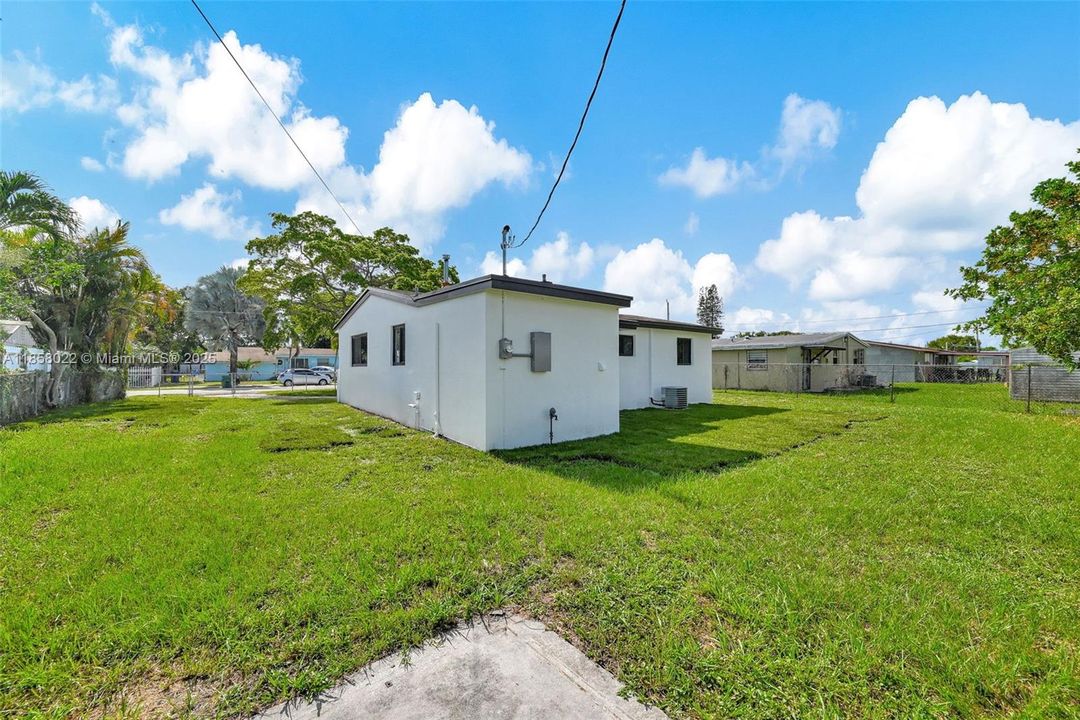 Недавно продано: $515,000 (3 спален, 2 ванн, 888 Квадратных фут)