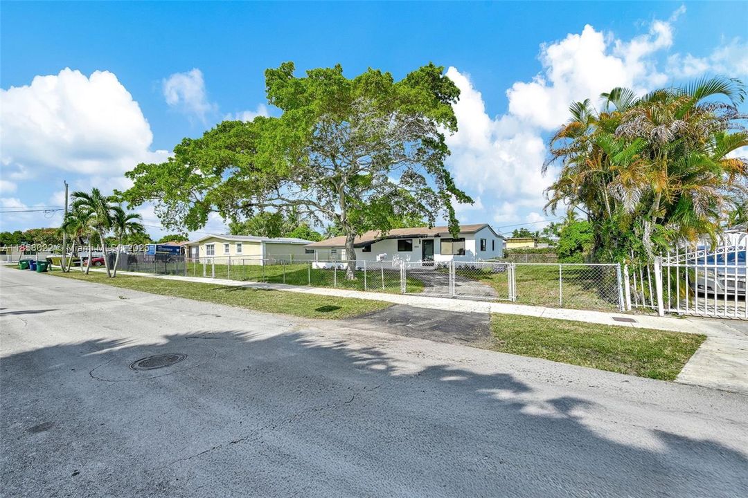 Недавно продано: $515,000 (3 спален, 2 ванн, 888 Квадратных фут)