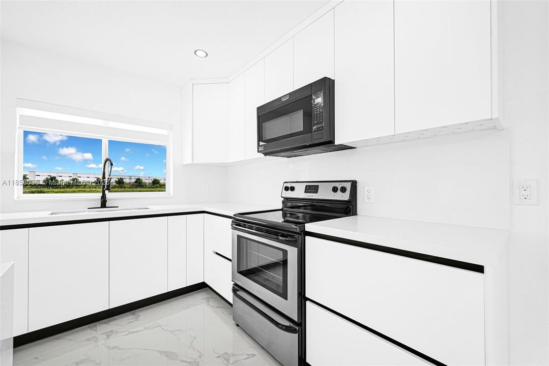 Недавно продано: $564,900 (4 спален, 2 ванн, 1012 Квадратных фут)