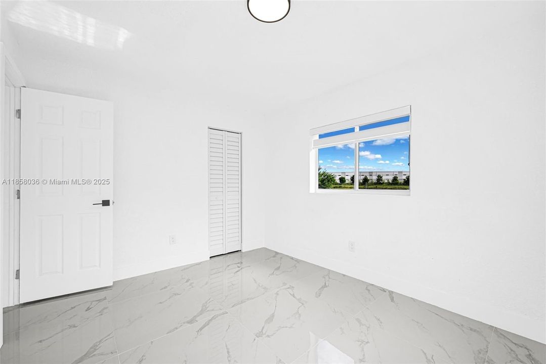 Недавно продано: $564,900 (4 спален, 2 ванн, 1012 Квадратных фут)