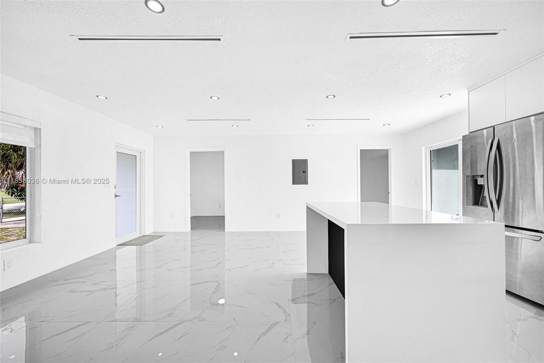 Недавно продано: $564,900 (4 спален, 2 ванн, 1012 Квадратных фут)