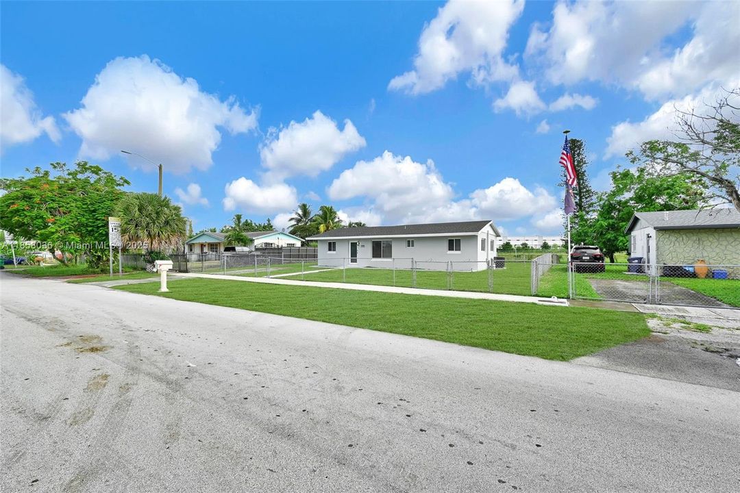 Недавно продано: $564,900 (4 спален, 2 ванн, 1012 Квадратных фут)