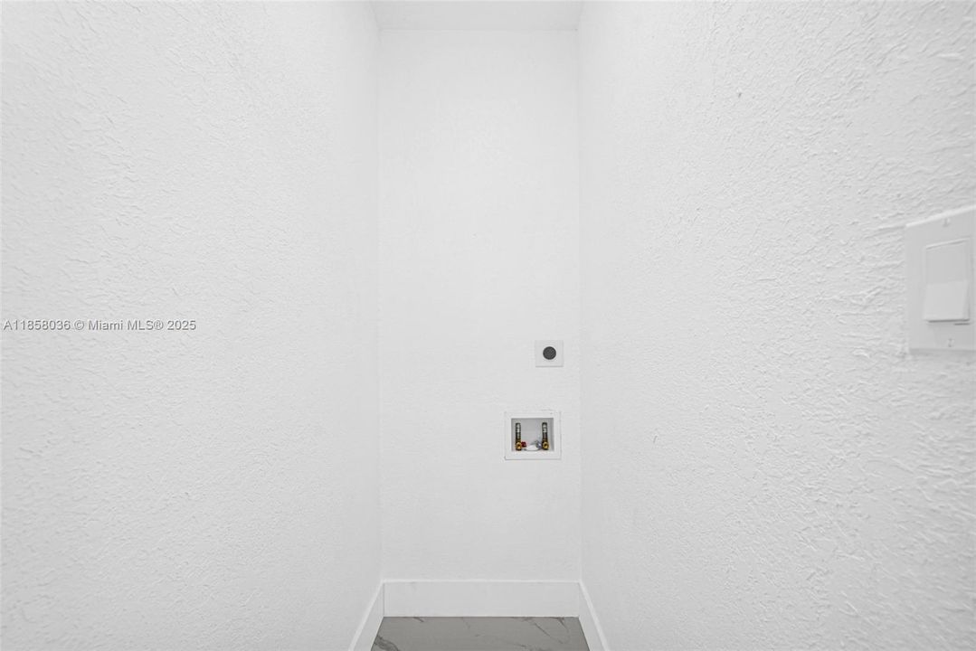 Недавно продано: $564,900 (4 спален, 2 ванн, 1012 Квадратных фут)