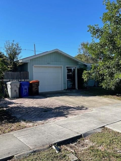 待售: $315,000 (4 贝兹, 2 浴室, 1750 平方英尺)