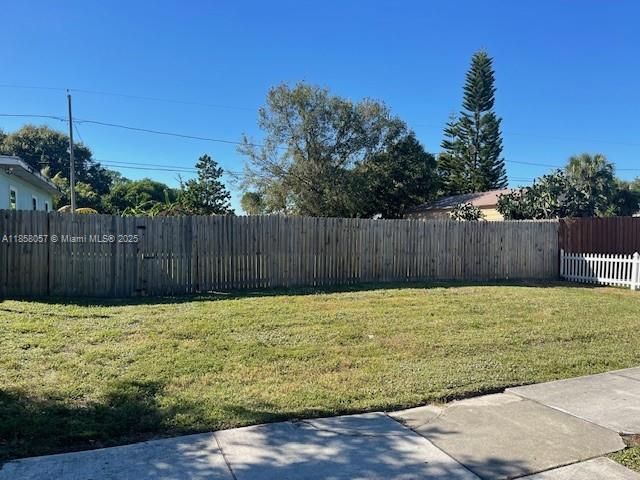 待售: $315,000 (4 贝兹, 2 浴室, 1750 平方英尺)