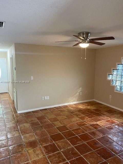 待售: $315,000 (4 贝兹, 2 浴室, 1750 平方英尺)