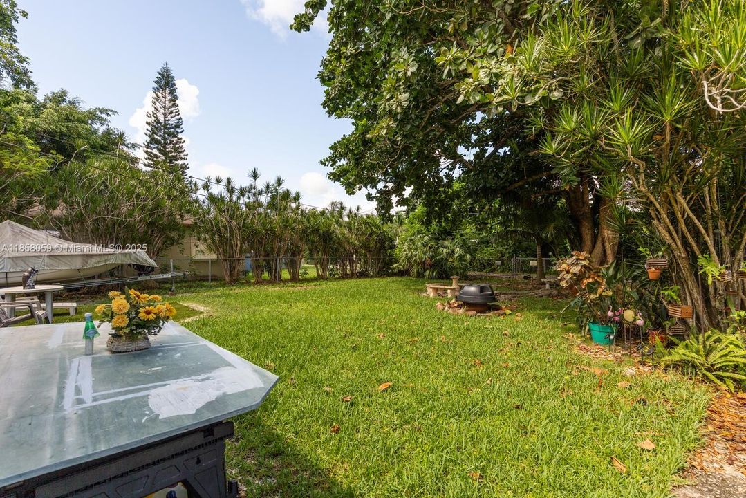 На продажу: $350,000 (2 спален, 1 ванн, 882 Квадратных фут)