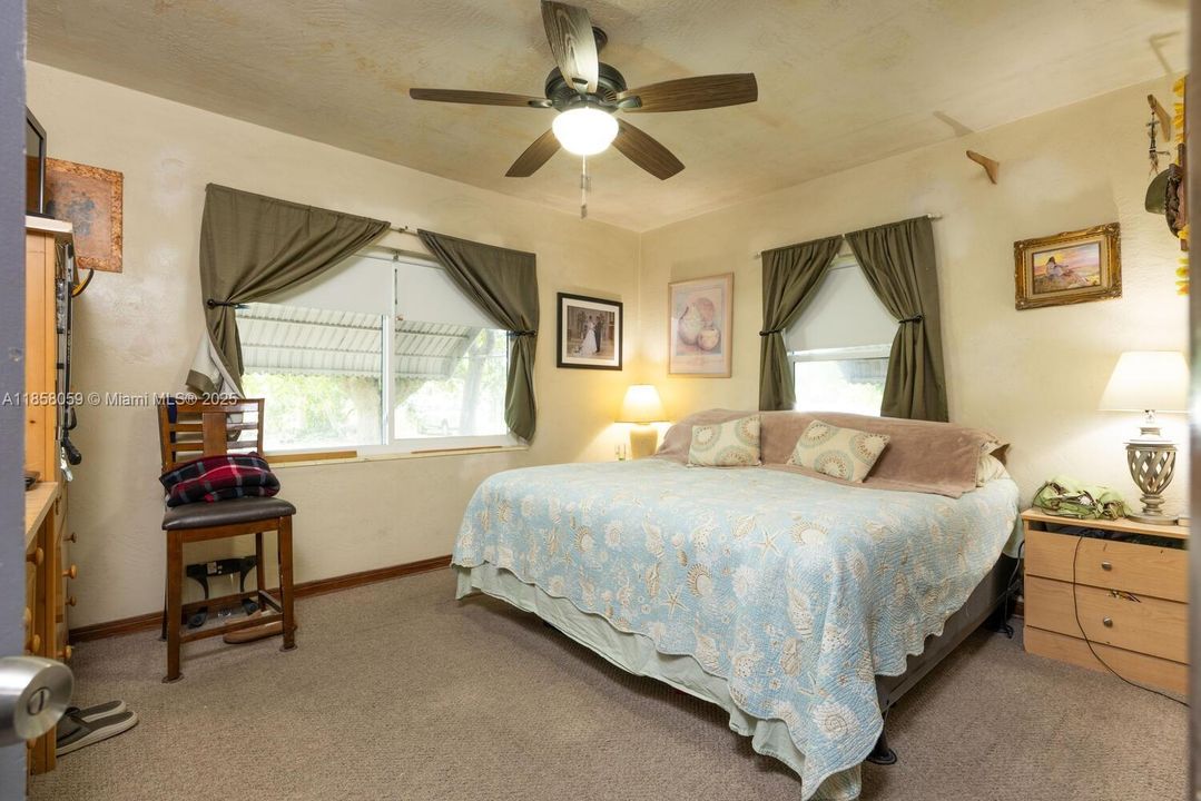 На продажу: $350,000 (2 спален, 1 ванн, 882 Квадратных фут)