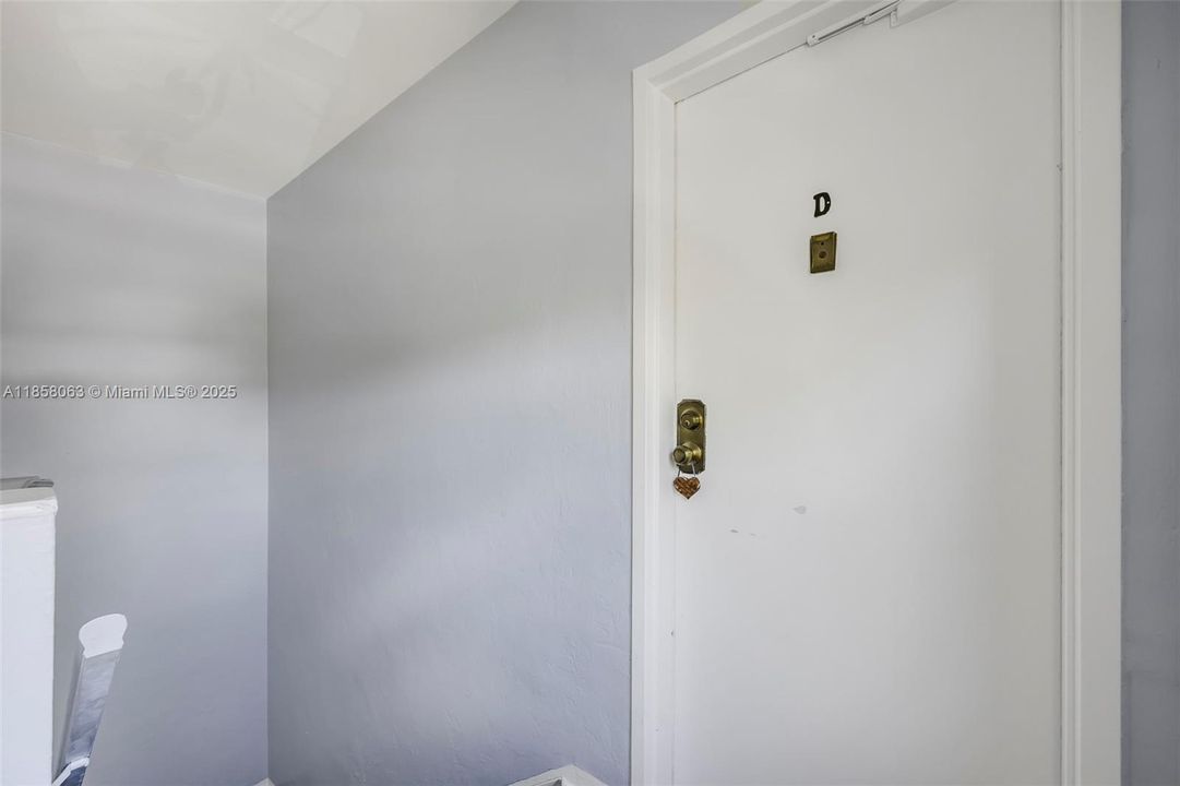 Recently Sold: $400,000 (2 beds, 1 baths, 786 Square Feet)