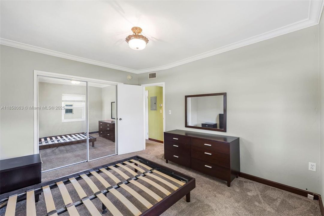 Recently Sold: $400,000 (2 beds, 1 baths, 786 Square Feet)