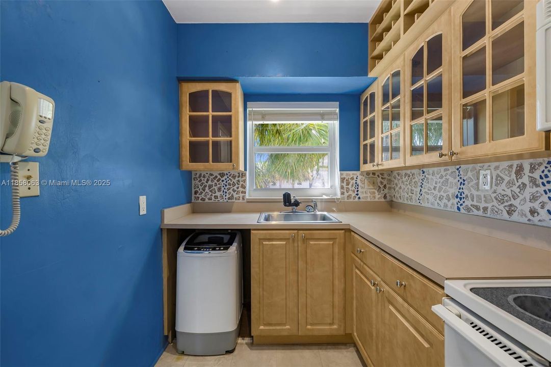 Recently Sold: $400,000 (2 beds, 1 baths, 786 Square Feet)