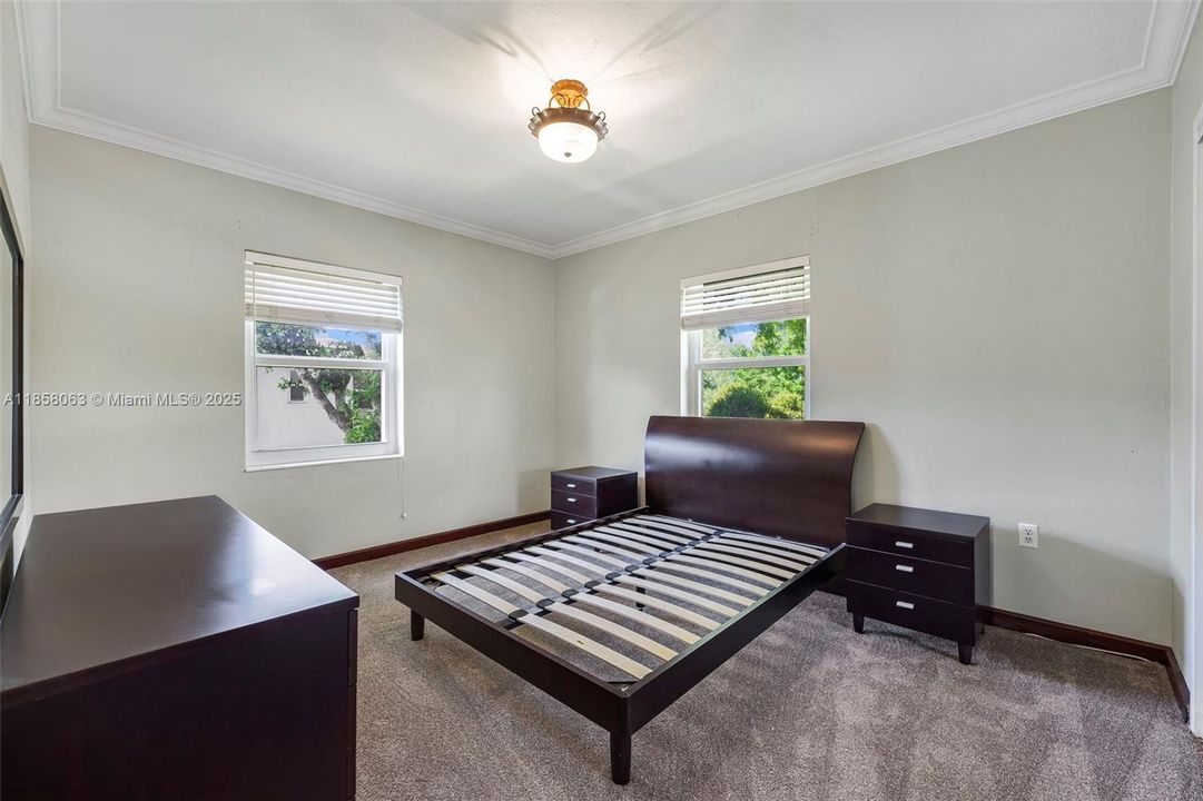 Recently Sold: $400,000 (2 beds, 1 baths, 786 Square Feet)