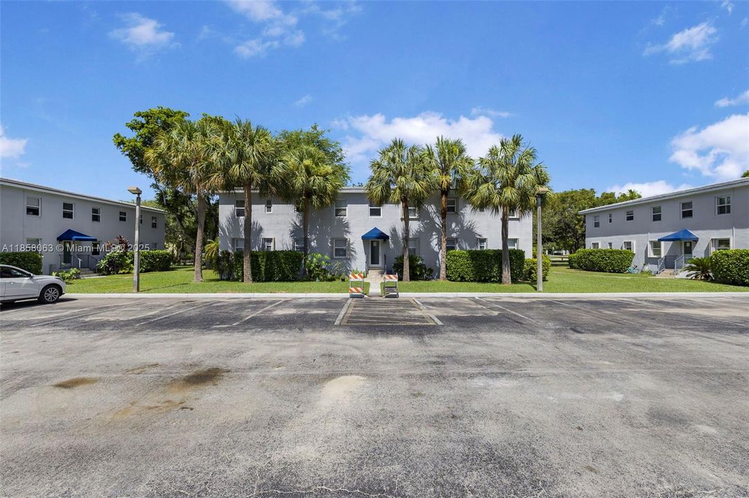 Recently Sold: $400,000 (2 beds, 1 baths, 786 Square Feet)