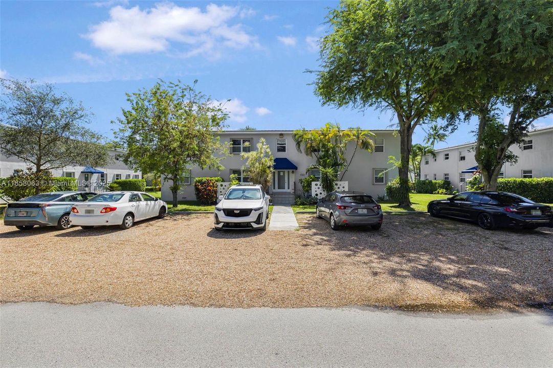 Recently Sold: $400,000 (2 beds, 1 baths, 786 Square Feet)