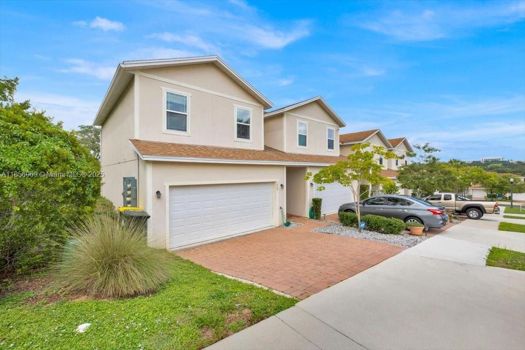 最近售出: $345,900 (3 贝兹, 2 浴室, 0 平方英尺)