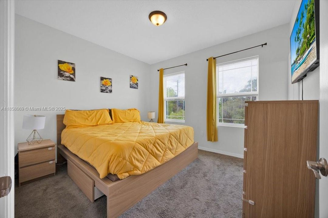 最近售出: $345,900 (3 贝兹, 2 浴室, 0 平方英尺)