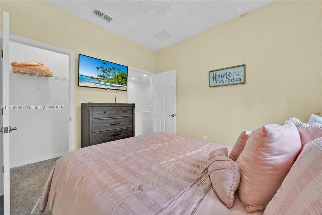 最近售出: $345,900 (3 贝兹, 2 浴室, 0 平方英尺)