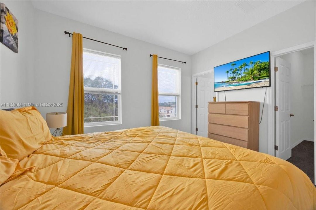 最近售出: $345,900 (3 贝兹, 2 浴室, 0 平方英尺)