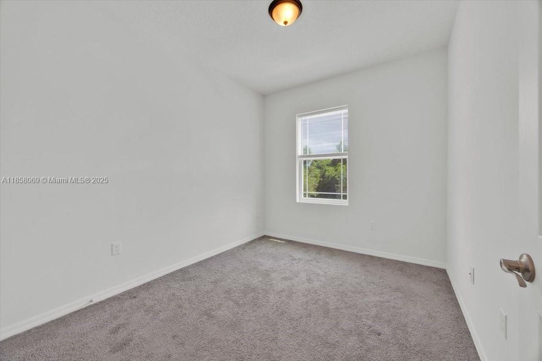 最近售出: $345,900 (3 贝兹, 2 浴室, 0 平方英尺)