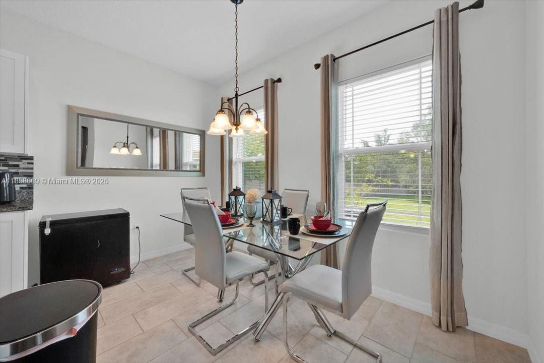 最近售出: $345,900 (3 贝兹, 2 浴室, 0 平方英尺)