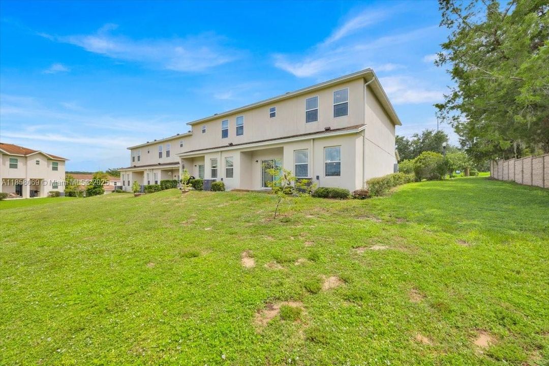 最近售出: $345,900 (3 贝兹, 2 浴室, 0 平方英尺)