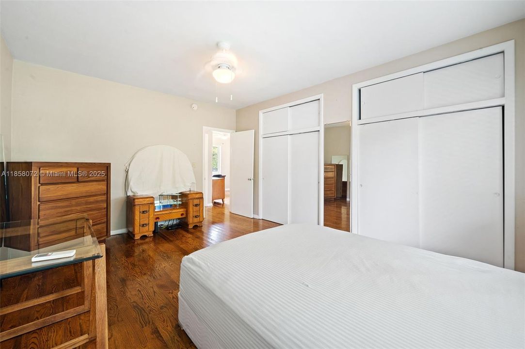 На продажу: $315,000 (1 спален, 1 ванн, 700 Квадратных фут)