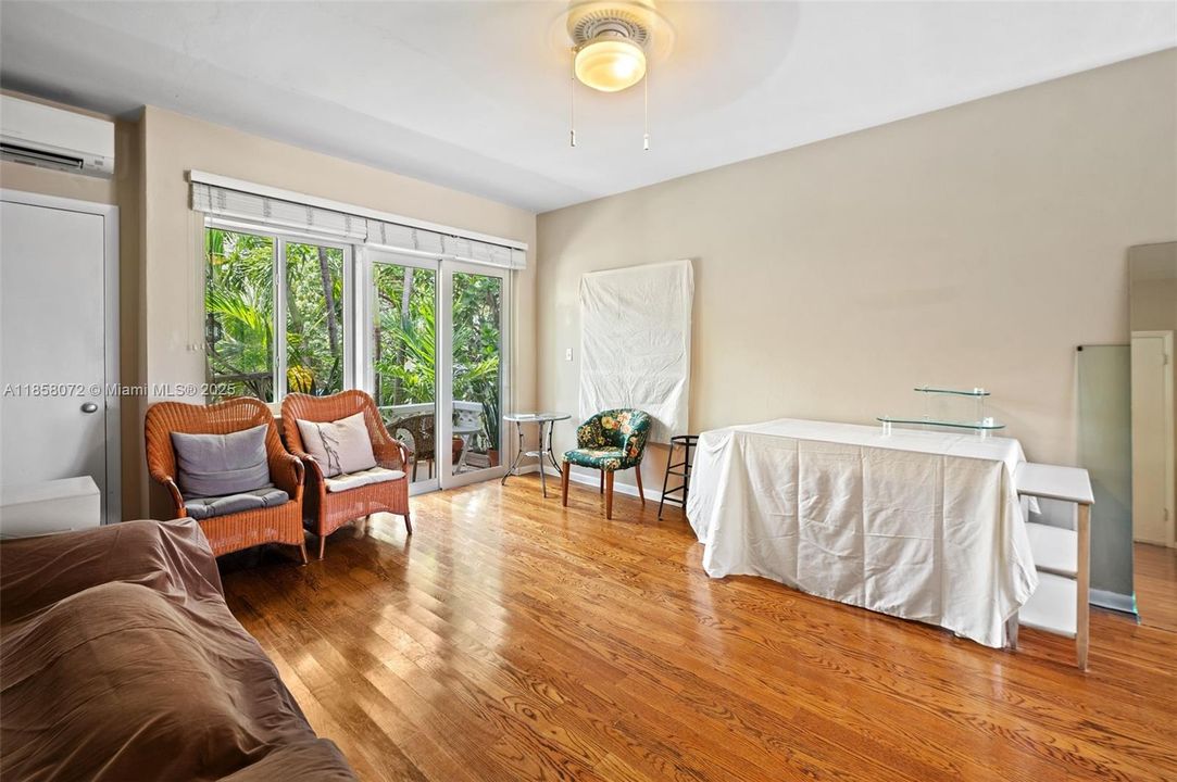 На продажу: $315,000 (1 спален, 1 ванн, 700 Квадратных фут)