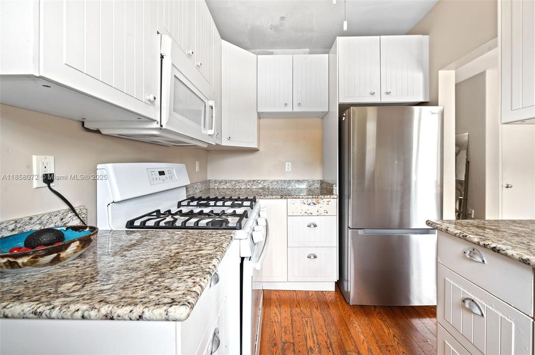 На продажу: $315,000 (1 спален, 1 ванн, 700 Квадратных фут)