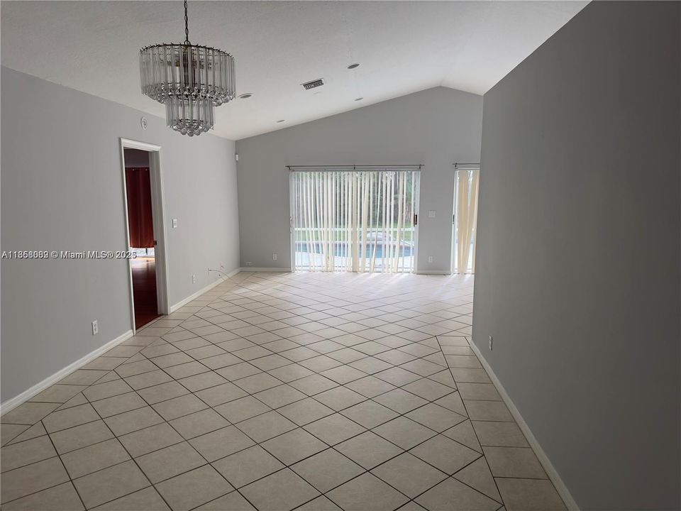 最近租的: $3,600 (3 贝兹, 2 浴室, 1927 平方英尺)