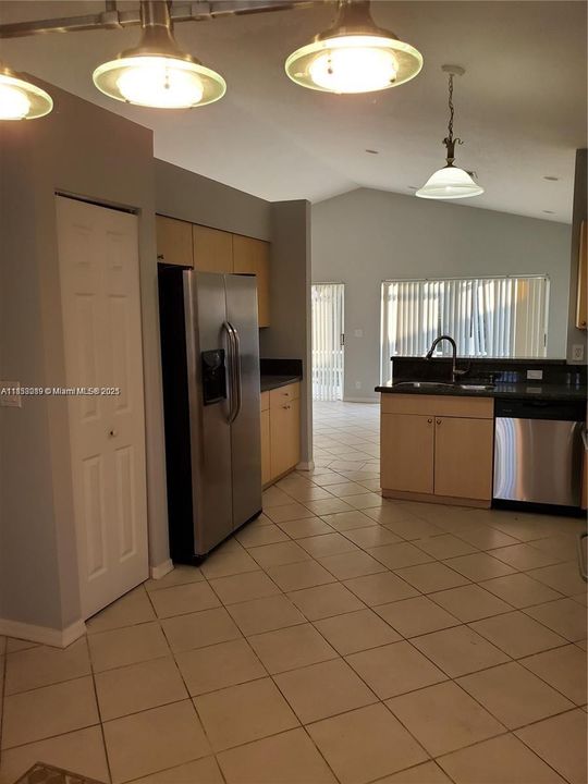 最近租的: $3,600 (3 贝兹, 2 浴室, 1927 平方英尺)