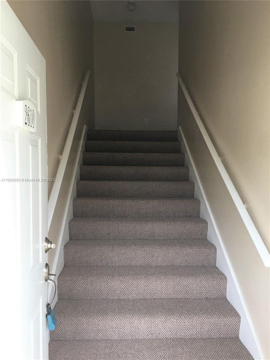 合同活跃: $1,800 (2 贝兹, 2 浴室, 1160 平方英尺)