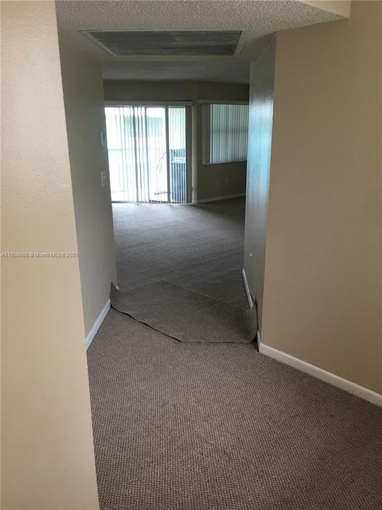 合同活跃: $1,800 (2 贝兹, 2 浴室, 1160 平方英尺)