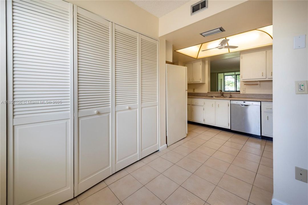 Active With Contract: $115,000 (2 beds, 2 baths, 1000 Square Feet)