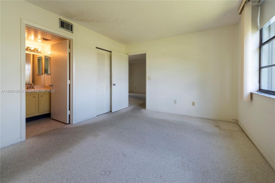 Active With Contract: $115,000 (2 beds, 2 baths, 1000 Square Feet)